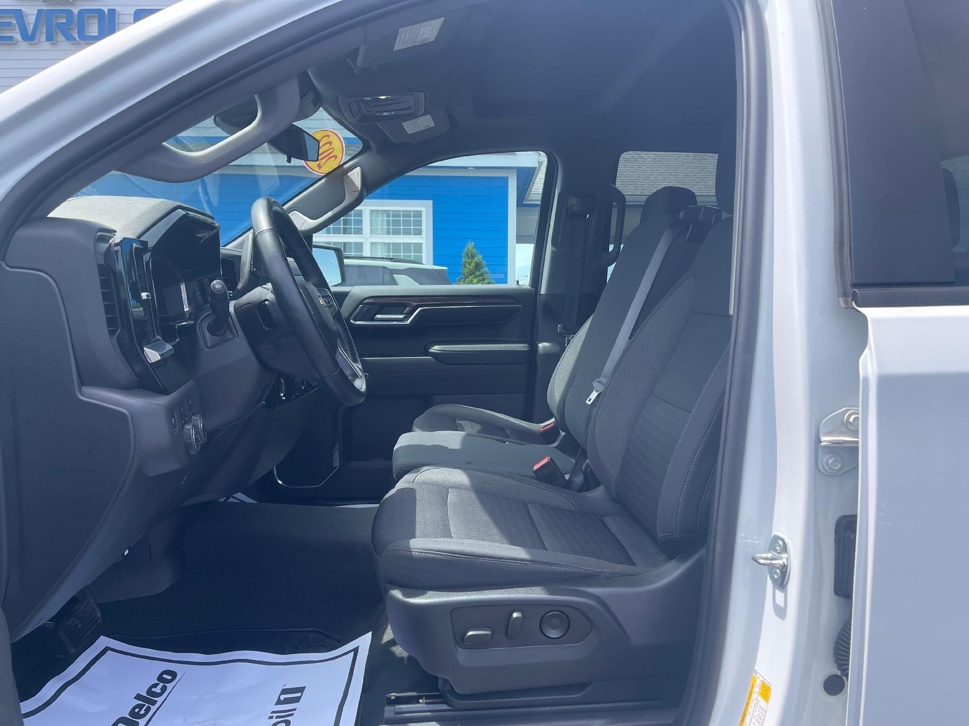2023 Chevrolet Silverado 1500 LT (2FL)