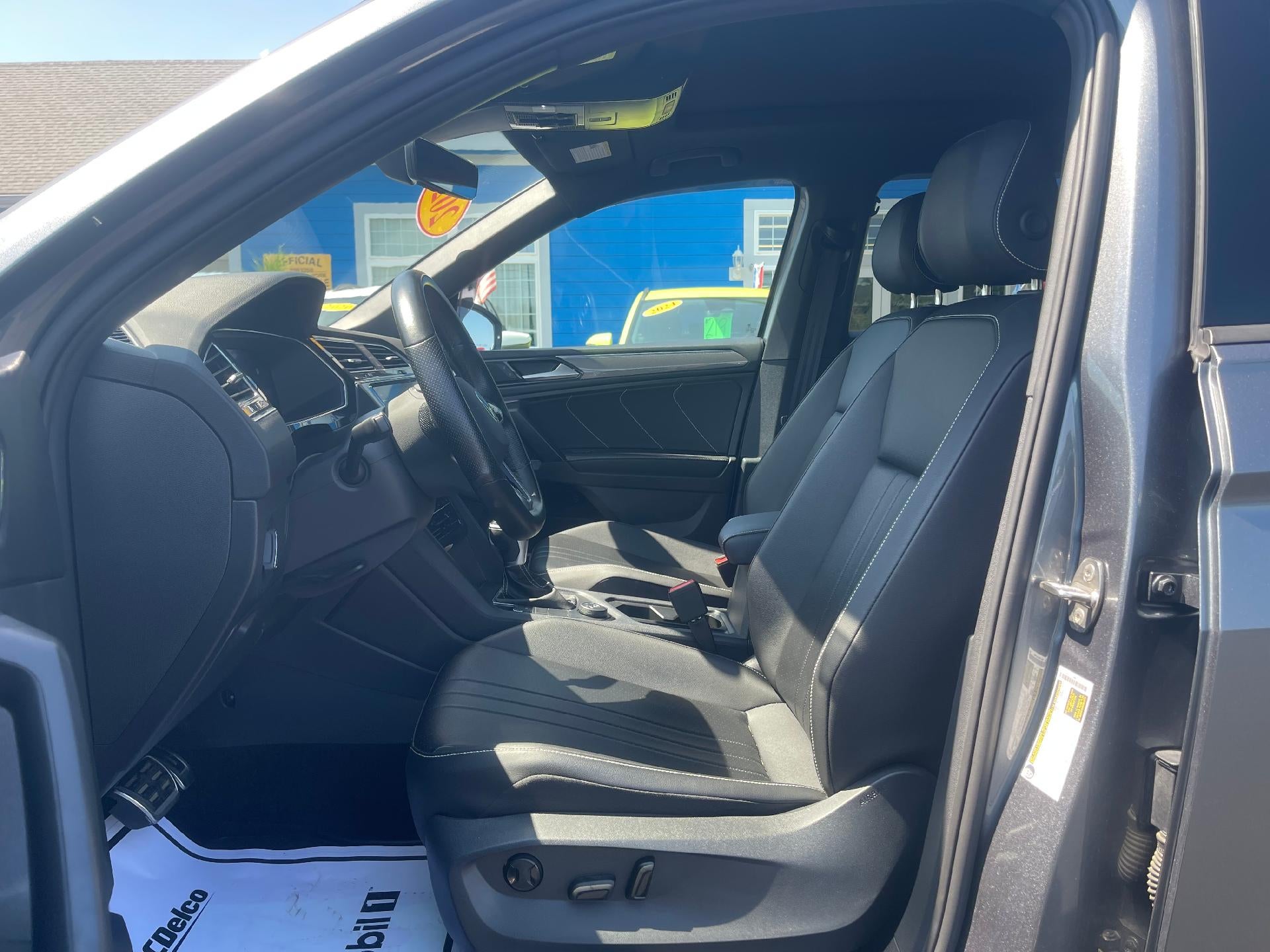 2022 Volkswagen Tiguan SE R-Line Black