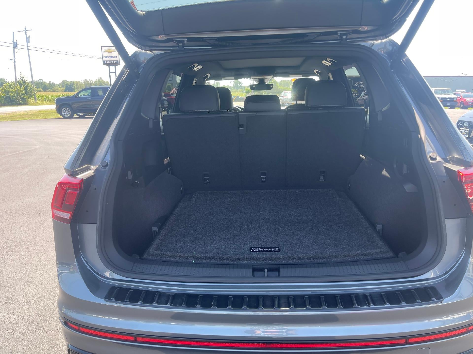 2022 Volkswagen Tiguan SE R-Line Black